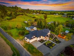 Healdsburg Haven - 3 BD plus Den, Pool, Spa & Wine Tasting - Image 5